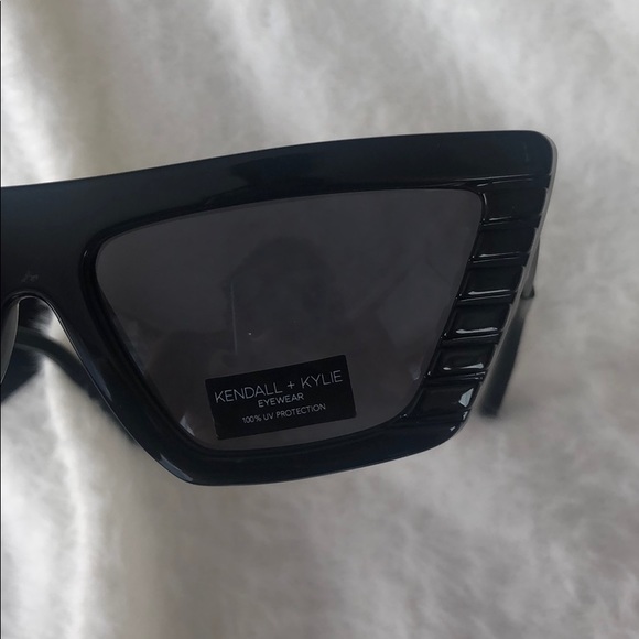Kendall + Kylie Vera Black Cateye Sunglasses - Picture 5 of 6